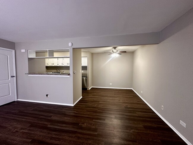 Building Photo - 1401 N Glen Cir