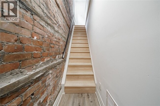 Building Photo - 105 Aikman Ave