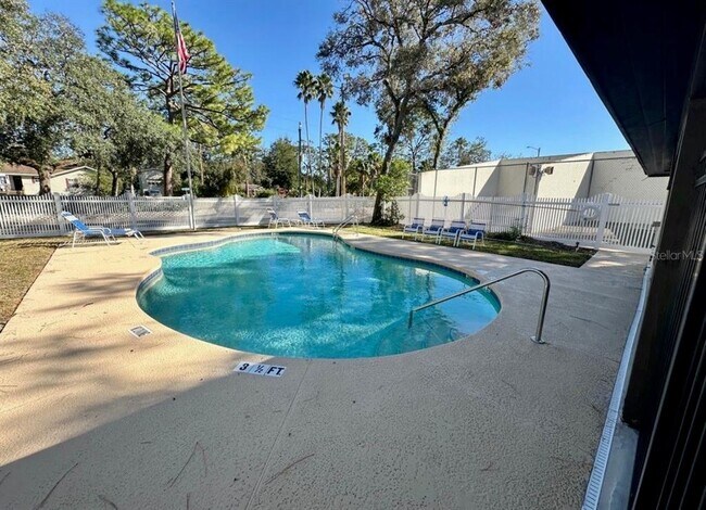 Foto del edificio - 5114 Gainesville Dr