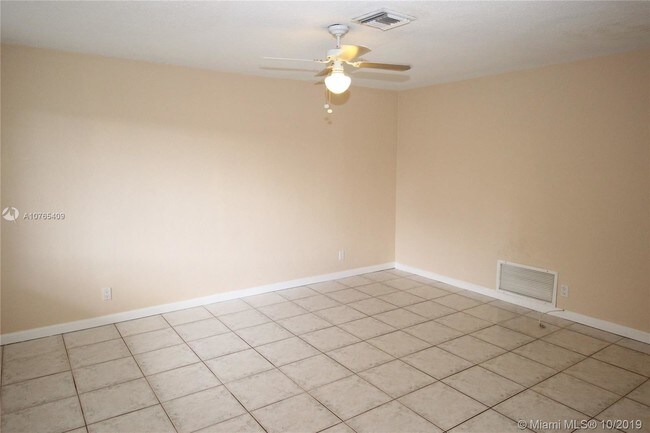 Building Photo - 5061 SW 40th Ave