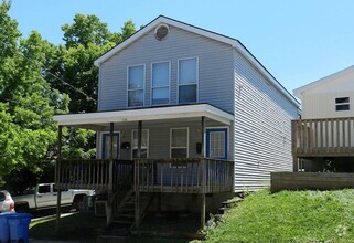 Building Photo - 120 Montmullin St