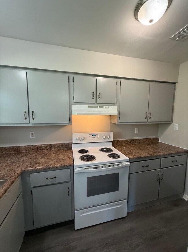 Building Photo - 4713 Lakeside Dr