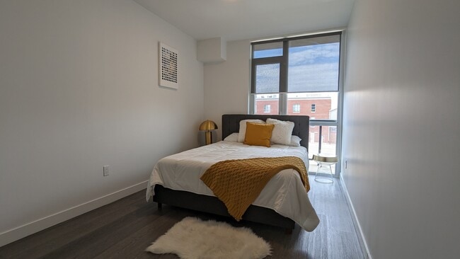 Building Photo - One Plus Den, One Free Rent