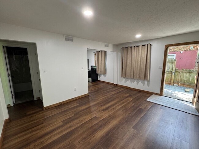 Foto del edificio - 1032 Moseley Dr