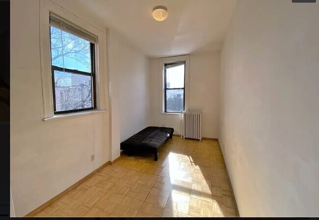 Foto del edificio - 790 Metropolitan Ave