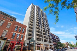 Building Photo - 1212 N Wells St