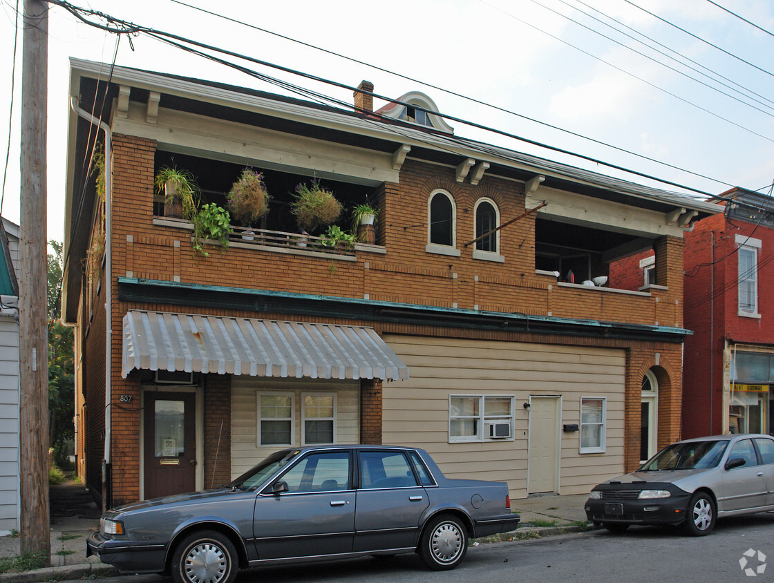 Primary Photo - 807-809 Oak St