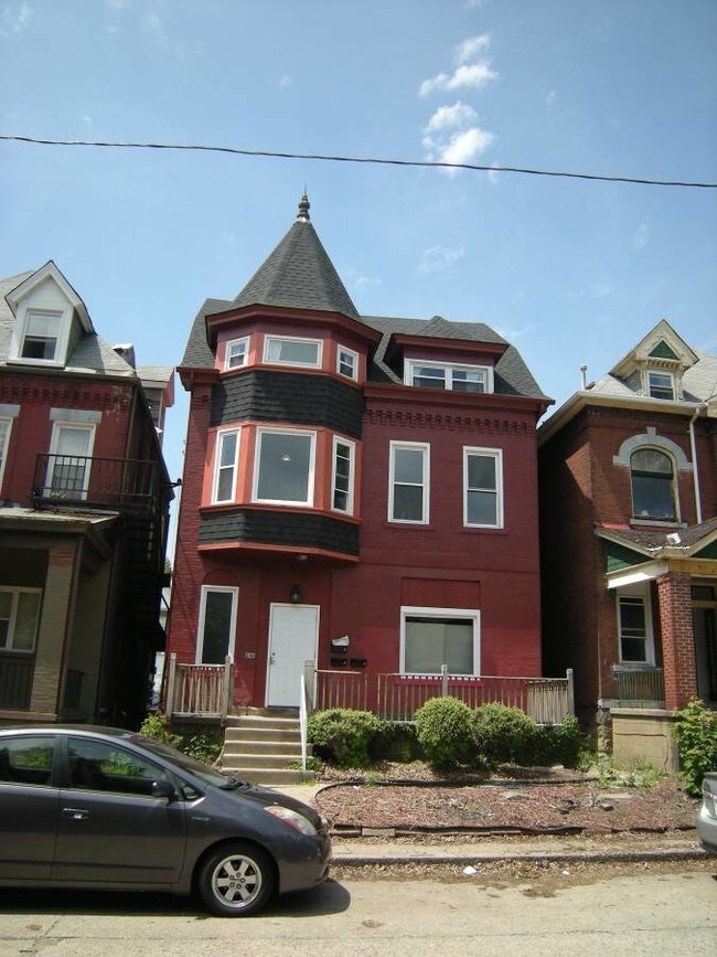 Building Photo - 246 S St Clair St