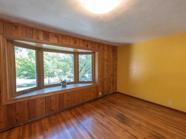 Foto del edificio - 2536 E 8th St