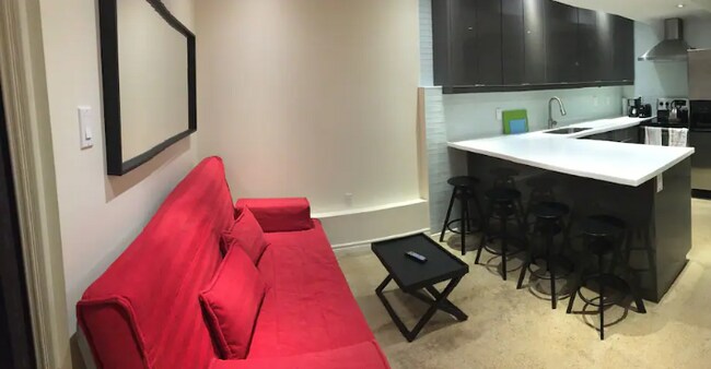 Photo du bâtiment - 2 Bedroom Basement in Little Italy