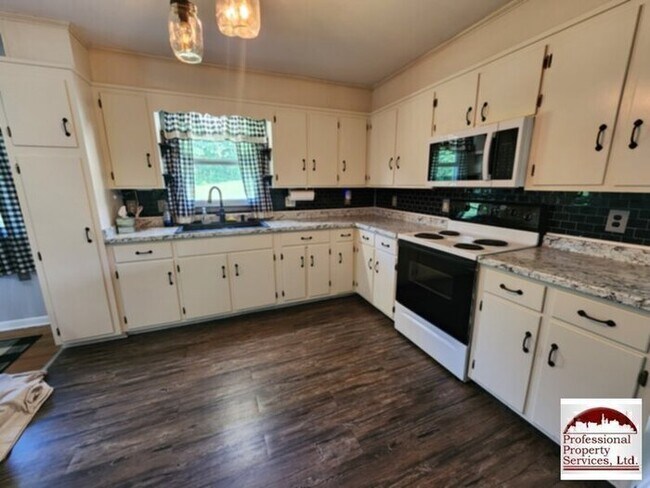 Foto del edificio - Charming Single Family Home In A Prime Loc...