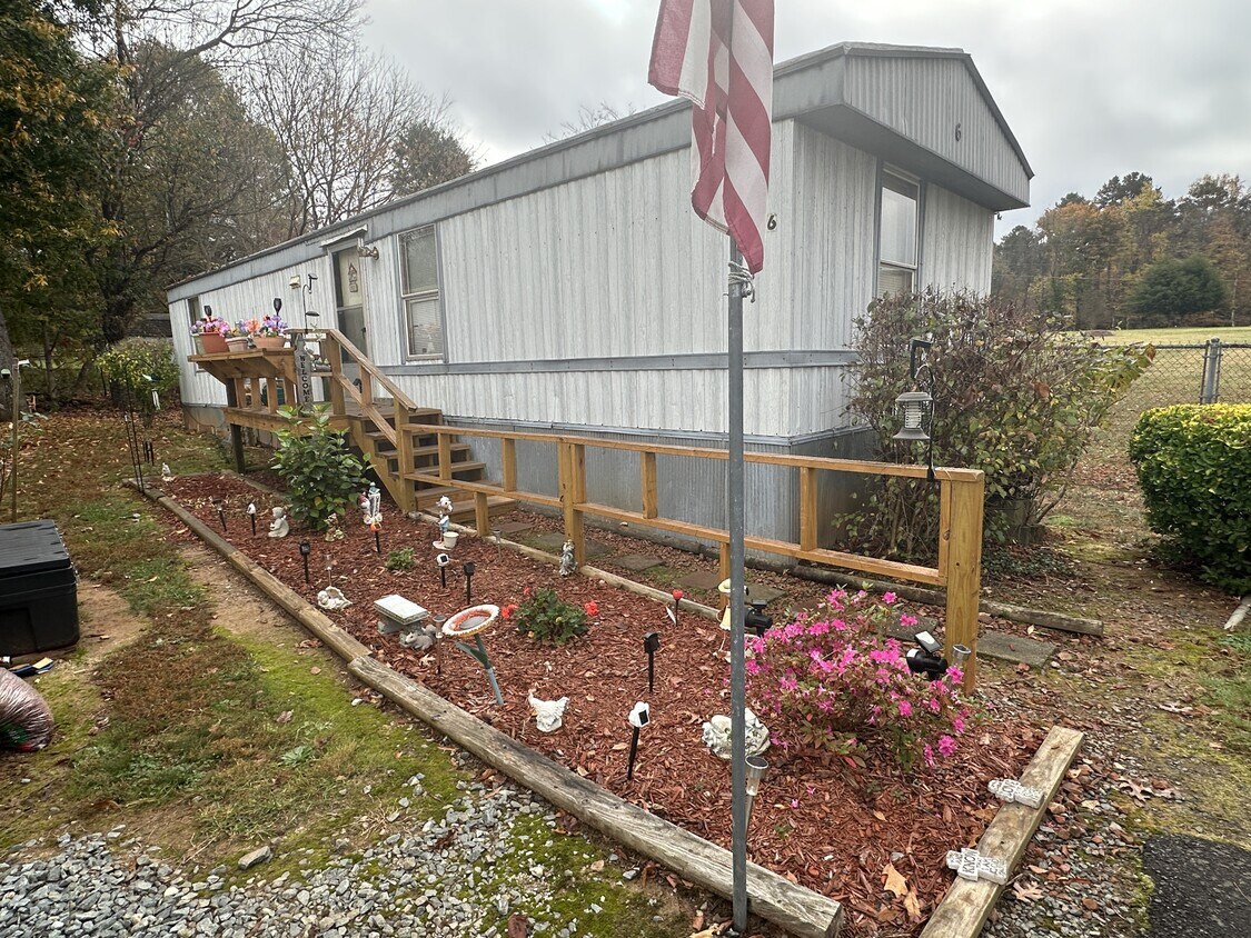 Primary Photo - 7960 Reynolda Rd