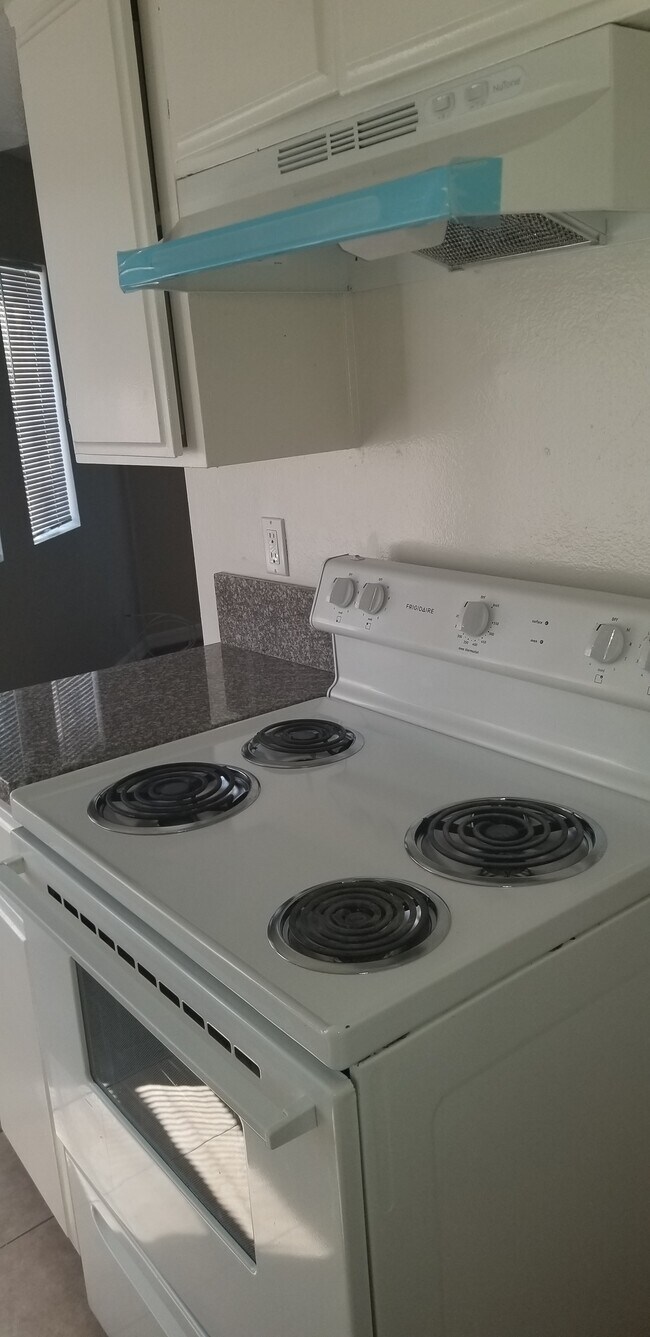 Foto del edificio - Sherman Grove Apartments