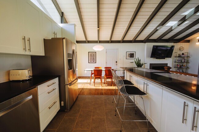 Foto del edificio - 6501 Kerns Ct