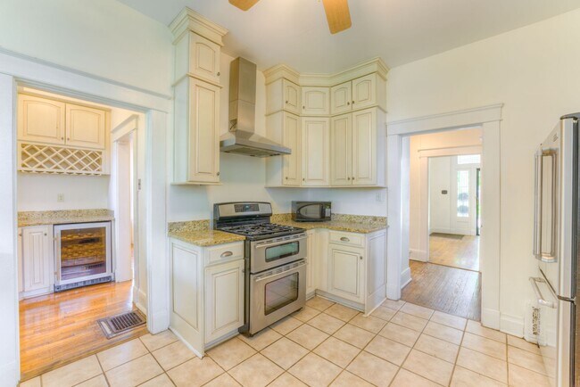 Foto del edificio - Beautiful 2 story home in the Central Gard...