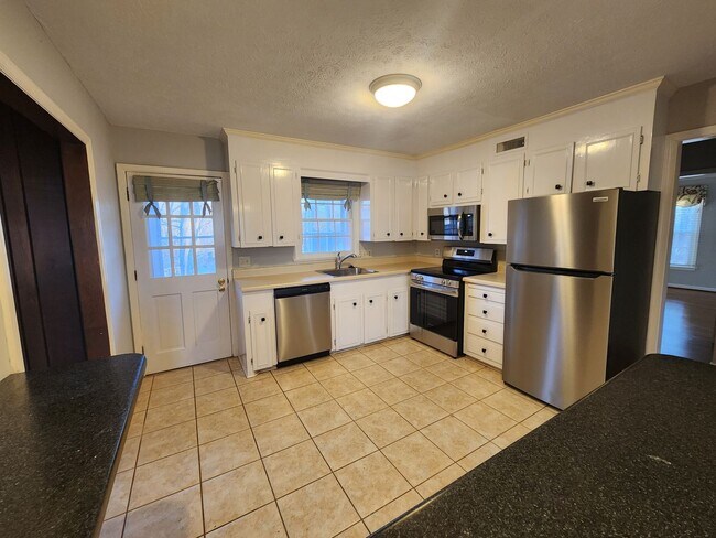 Foto del edificio - 4-Bedroom Home in Boonsboro Area - Lynchburg, VA