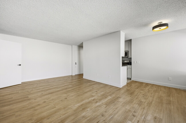 Building Photo - Felix