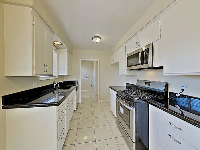 Foto del edificio - 9250 Swinton Ave
