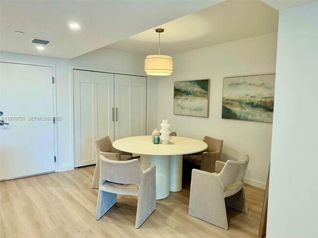 Foto del edificio - 13800 Highland Dr