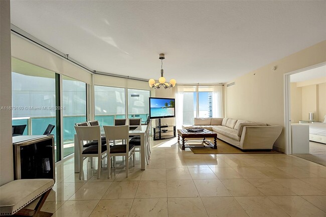 Foto del edificio - 150 Sunny Isles Blvd