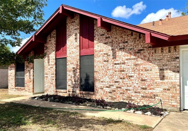 Building Photo - 11600 Fast Horse Dr