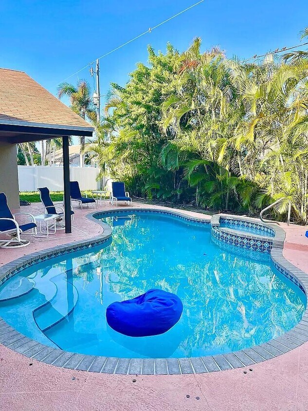 Foto principal - 7689 W Country Club Blvd