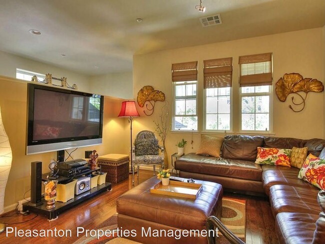 Building Photo - 3 br, 2.5 bath House - 236 Birch Creek Ter