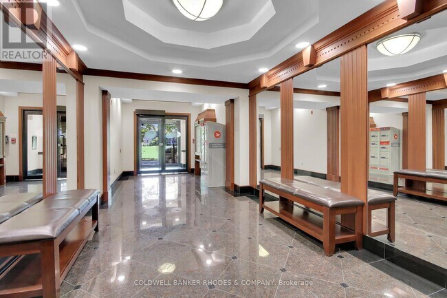 Building Photo - 905-905 Beauparc Private