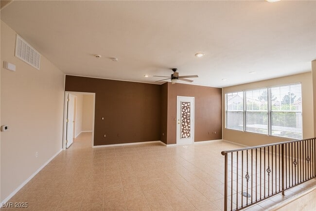 Foto del edificio - 8555 W Russell Rd