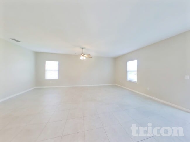 Building Photo - 2996 Neverland Dr