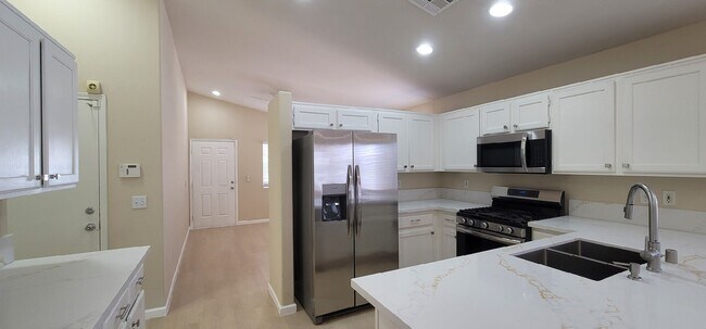 Foto del edificio - 9013 Crooked Shell Ave