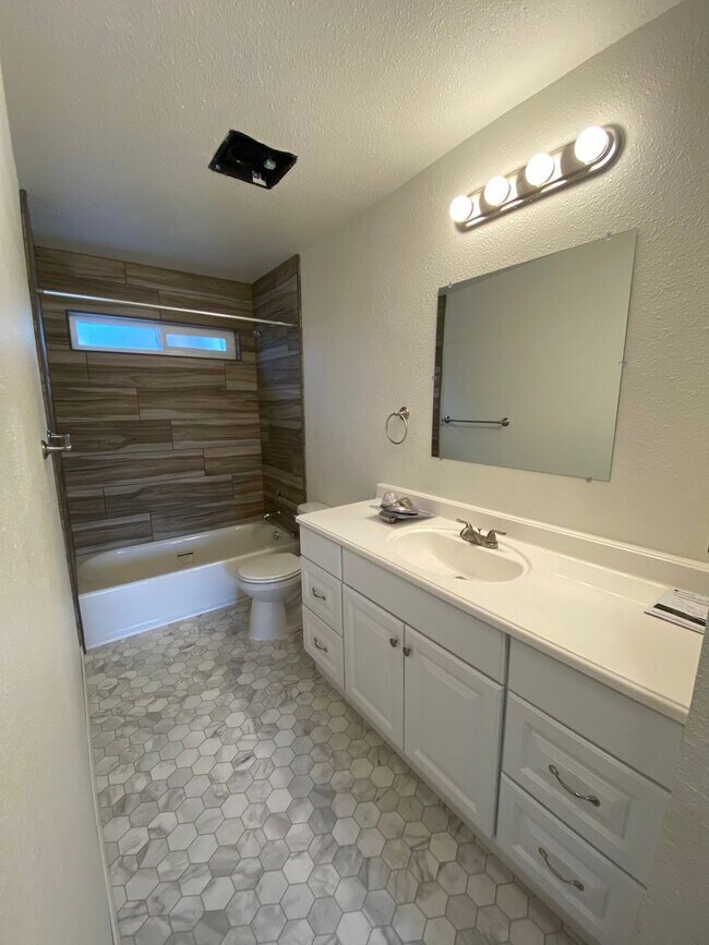 Foto del edificio - Townhome 2 Bed/1.5 Bath for Rent at Colony Park!