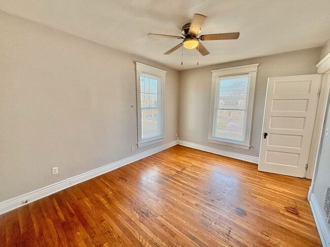 Building Photo - 208 W Tenny Ave