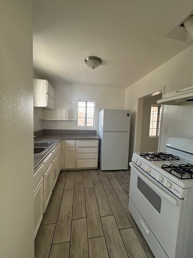 Primary Photo - Charming 2-Bedroom Home for Rent in Lakewood