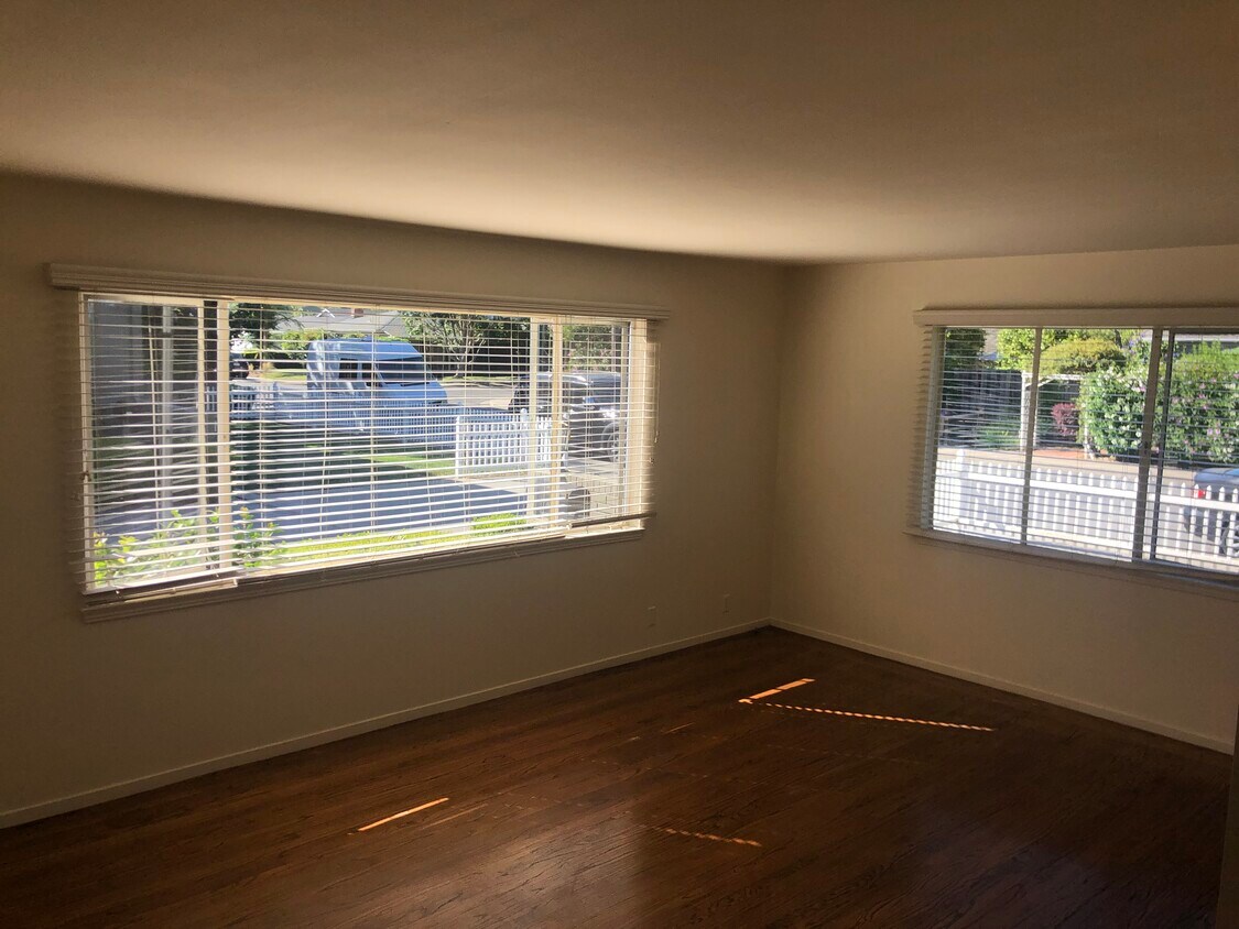 Family Room - 800 Arbor Rd