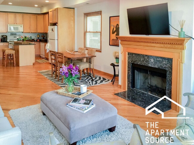 Building Photo - 1319 W Belmont Ave