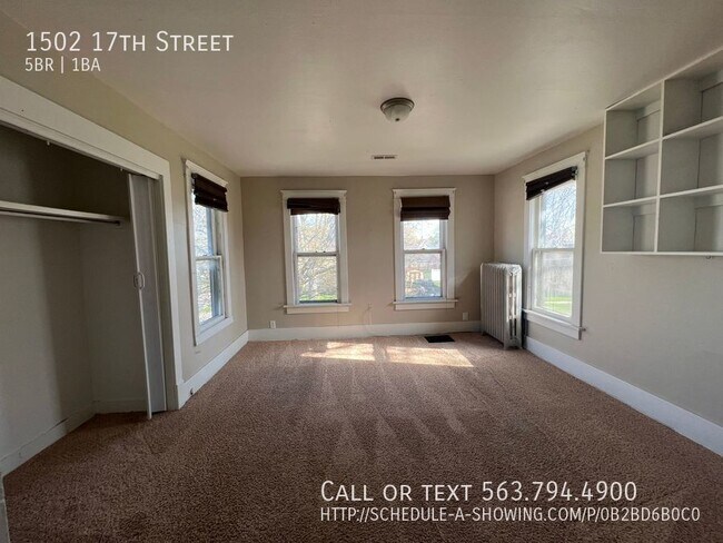 Building Photo - 5 bedroom 1 bathroom in Moline, Illinois!