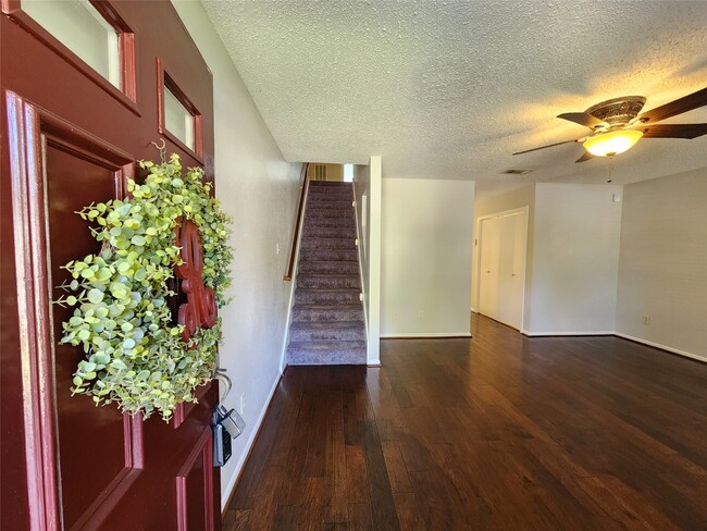 Foto del edificio - 17742 Kings Park Ln