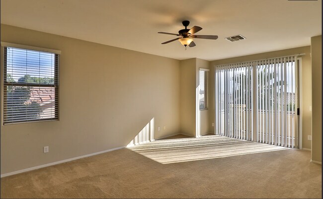 Building Photo - Spacious 6-Bedroom Home in Rovey Farm Estates