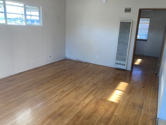 Foto del edificio - 1037 E Spazier Ave