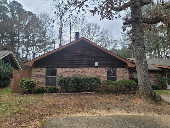 Building Photo - 205 Kimberly Way SW