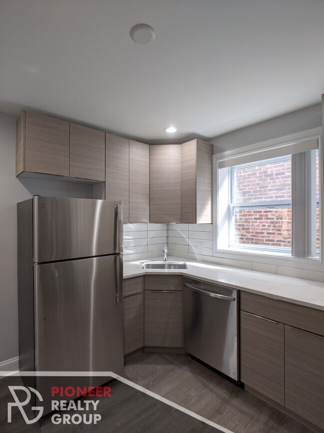 Foto del edificio - 7630 N Eastlake Ter