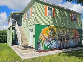 Building Photo - 370 E Interlake Blvd
