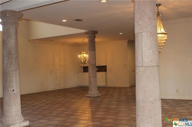 Foto del edificio - 6001 Country Club Dr