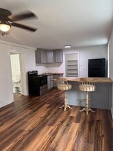 Building Photo - Cute 1/1 Apartment Near Downtown Bryan!
