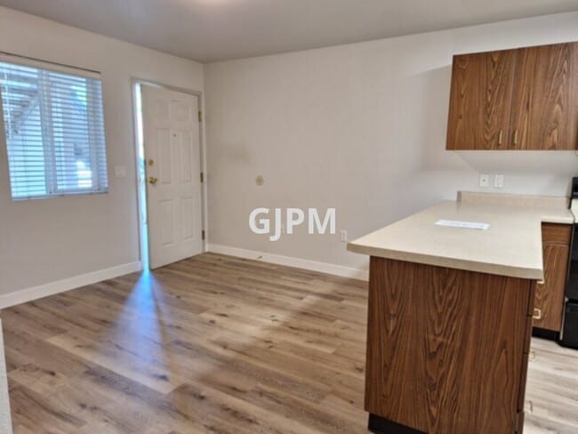 Building Photo - Within Walking Distance to CMU and St. Marys