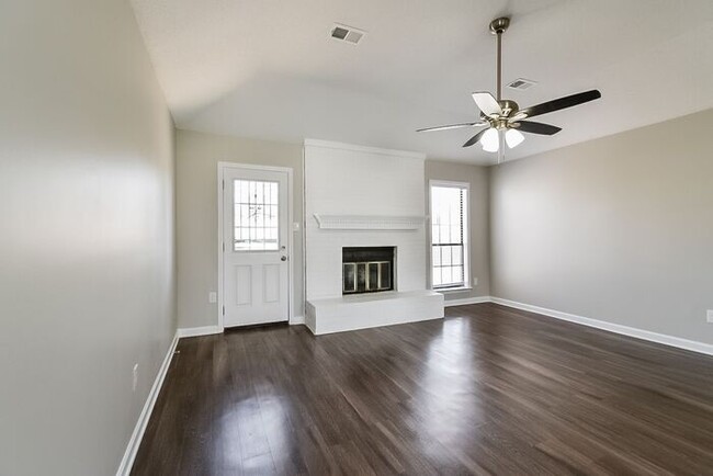 Foto del edificio - Lovely Home For Rent in East Memphis!