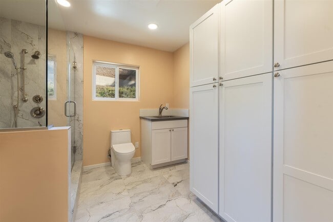 Building Photo - 12015 Califa St