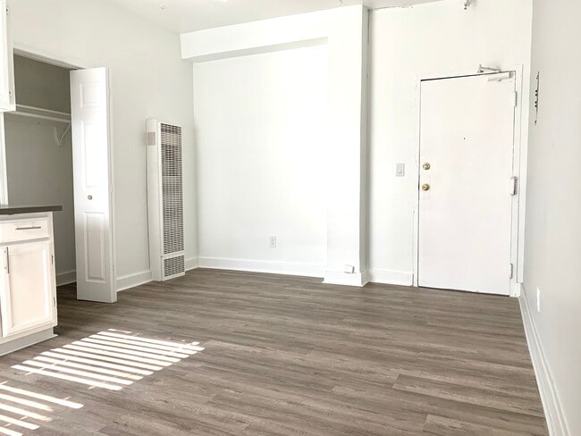 Building Photo - 744 Beacon Ave, Los Angeles, CA 90017