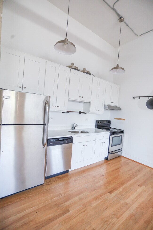 Building Photo - 4801 N Ravenswood Ave